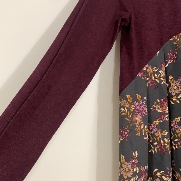 MASÓN & BELLE wine and floral loose blouse size S - Picture 2 of 7